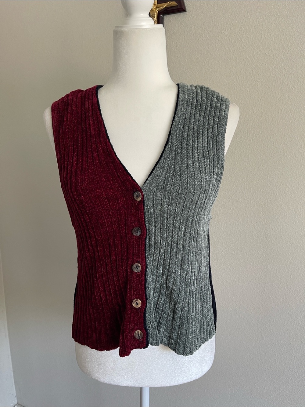 Two-Tone Ribbed V-Neck Button Front Sweater Vest - Burgundy & Gray